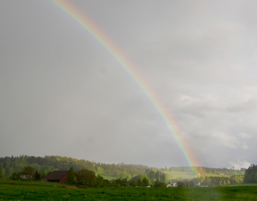 Bild https://www.zuerioberland.ch/wp-content/uploads/hittnau_regenbogen_1920x1080-1024x800.jpg